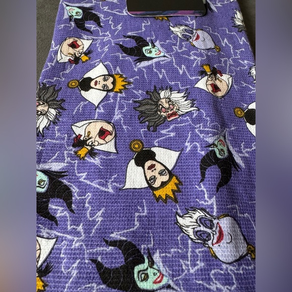 Disney Villians Kitchen Towels Set of 2 NWT - Picture 2 of 4